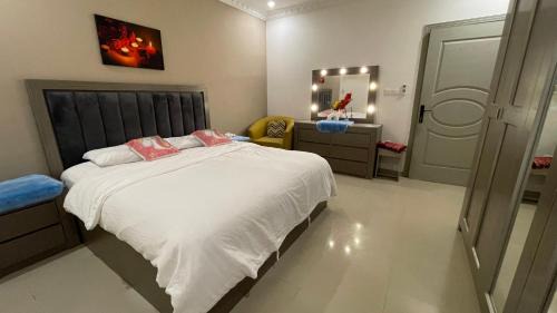 Hera Street Apartamento | شقة غرفتين دافئة مفروشة للايجار 18