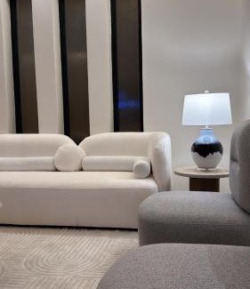 Al Khobar Apartamento | شقة فاخرة بثلاث غرف نوم وصالة