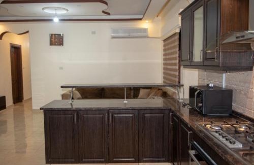 Amman Apartamento | شقة مفروشة فرش فاخر ٣ غرف نوم في طبربور عمان