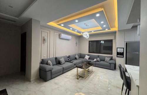 Al Jubeiha Apartamento | شقة واسعة مع ترس كبير