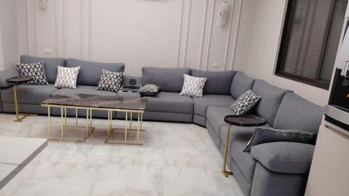 Al Jubeiha Apartamento | شقة واسعة مع ترس كبير