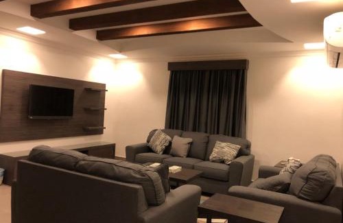 Al Ulaya Apartamento | شقق فيلا للشقق المخدومه
