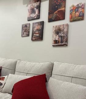 Al Kura Apartamento | شقه فاخره بأثاث مريح غرفة نوم وصاله