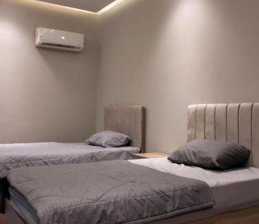 Al Duqqi Apartamento | شقه فندقيه