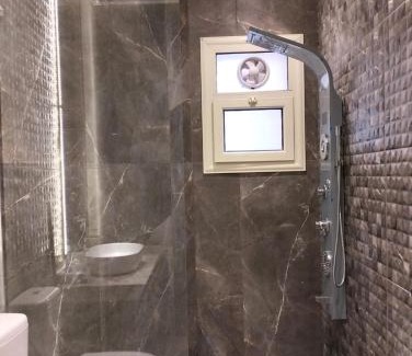 Al Duqqi Apartamento | شقه فندقيه