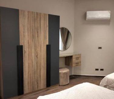 Al Duqqi Apartamento | شقه فندقيه