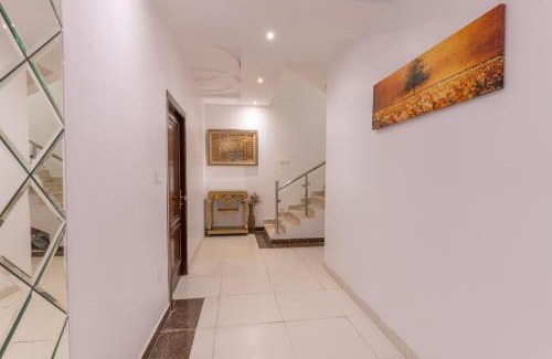 Al Kura Apartamento | غرفة فندقية الصواري 2