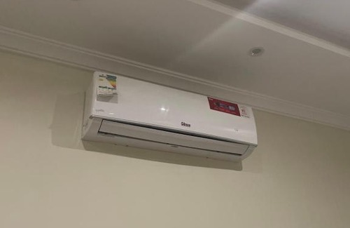Al Riyadh Apartamento | غرفة كبيرة مع دورة مياه مجهزة بالكامل مدخل خاص