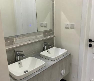 Al Kura Apartamento | غرفة وصالة فندقية فاخرة