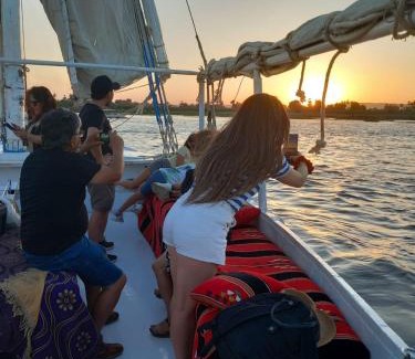 Nile River Luxor Alquiler De Eote | فلوكة نيلية