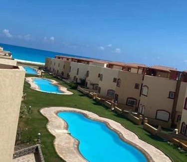 Marina El Alamein Apartamento | فيلا دوبلكس3 غرف نوم مكيفين داخل قريه بيرلا مارينا كيلو 90 عائلات فقط