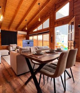 Al Kura Chalet De Esquí | كوخ ريفي