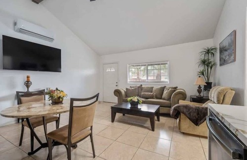 Winnetka Casa | ৎ୭Bright & Gorgeous Canoga Park Guesthouseৎ୭