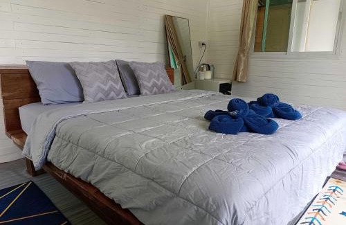 Mueang Pan Cama Y Desayuno | บ้านชายดอย Glamping ดอยแม่แจ๋ม cheason ,Muangpan, Lampang