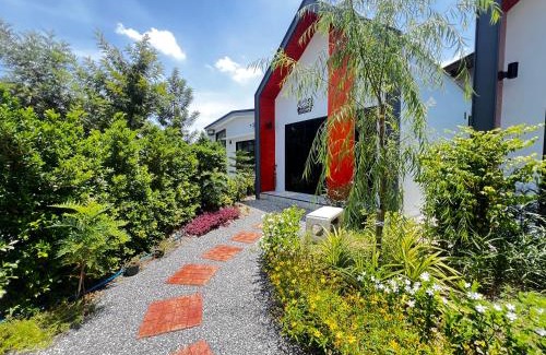Racha Thewa Chalet De Esquí | บ้านต้นลมสุวรรณภูมิ Baantonlom suvarnabhumi
