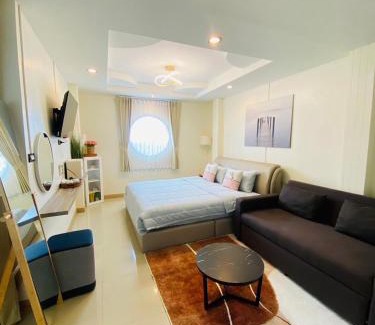 Koh Lan Casa | บ้านพักการ์ฟิลด์ซีวิว&พูล เกาะล้าน