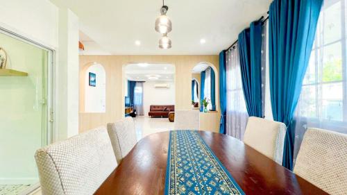 Phla Casa | บ้านย่าพลูวิลล่าพลาบ้านฉางระยอง