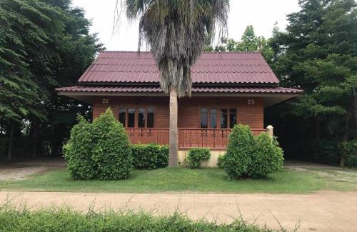 Phrae Casa | บ้านสวนกุหลาบแก้วรีสอร์ท