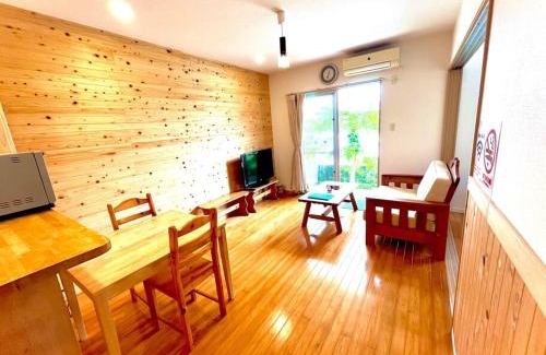 Okinawa Apartamento | お子様連れ&動物好き大歓迎！産みたての卵を収穫体験できる宿