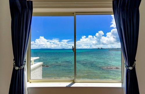 Kin Villa | 【エメラルド色の海が目の前に！】自然を満喫できるロケーション。お洒落な感じの4LDK一軒家貸し切り！