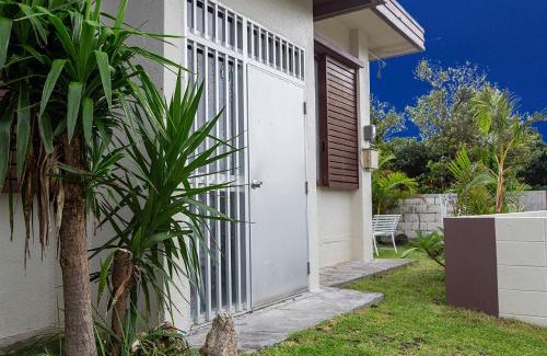 Kabira Casa | カビラハウス Kabira House 窓から見える川平湾まで徒歩1分