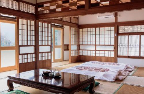 Saijo Casa | 一棟貸し古民家宿「縁側のとき」Engawanotoki Villa