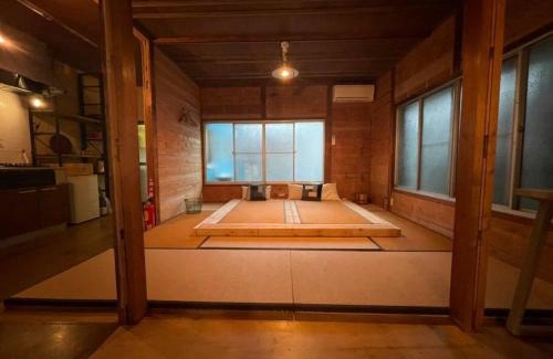 Shimoda Villa | 三丁庵 貸別荘 水質AAビーチまで徒歩15分ペリーロードまで徒歩5分最高なロケーション 下田を遊び尽くせる貸別荘 無料駐車場もありますJapanese old style guest house that 2 minutes walk to Perry Road 15ninutes walk to Nabeta beach