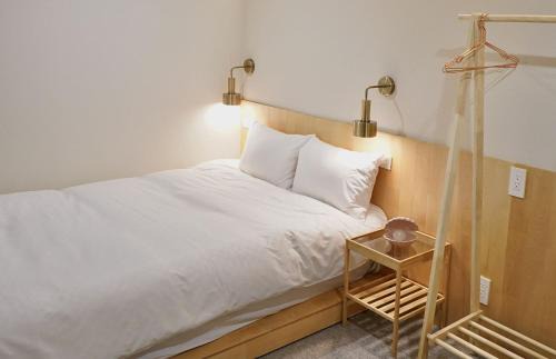 Yushima Hotel | 东京上野超级中心 设计师房间Ycoe 上野公园3分钟 车站1分钟 超级繁华 免费wifi 戴森吹风