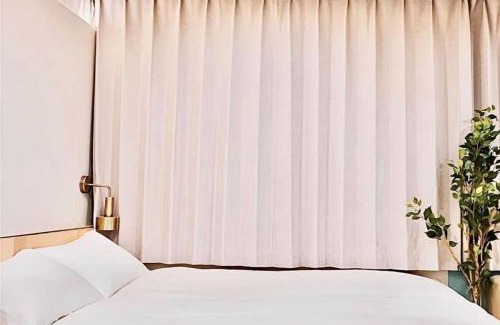 Yushima Hotel | 东京上野超豪华4人间 东京超级中心设计师房间Ybod 上野公园3分钟 车站1分钟 超级繁华 免费wifi 戴森吹风