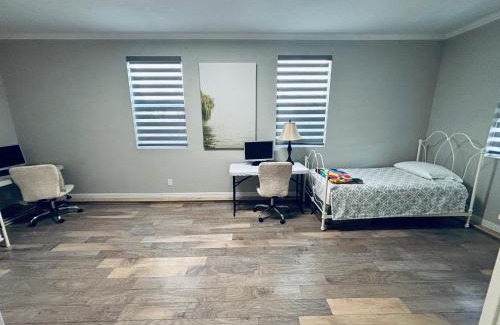 San Diego Casa | 个独立房间在一个高尚安静的社区交通便利停车洗衣房露台