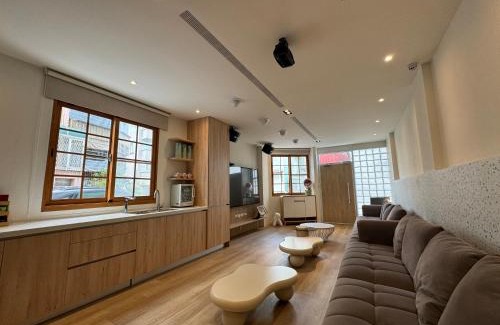 Anping Casa | 九號和和-日式滑梯-電動麻將-停車方便-半露天烤肉-8人包棟專案