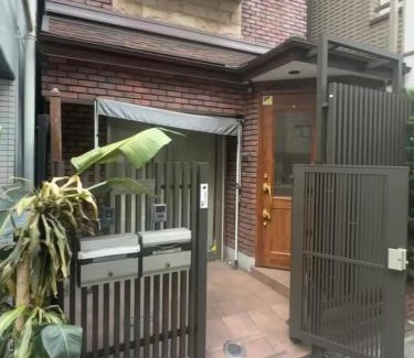 Kameido Apartamento | 亀戸民泊3階ダブルベット1つシングルベッド1つ