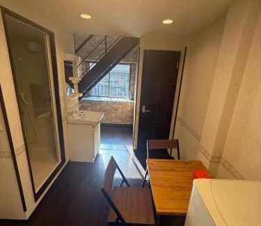 Kameido Apartamento | 亀戸民泊3階ダブルベット1つシングルベッド1つ