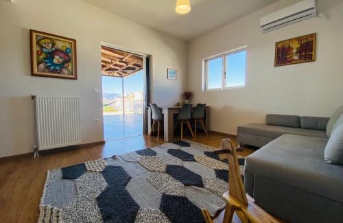 Agia Paraskevi Apartamento | 地铁站旁,免费停车位,距机场15分钟车程,独享80平米露台和美景,星空帐篷,舒适淋浴,宽敞3间房3张双人床公寓