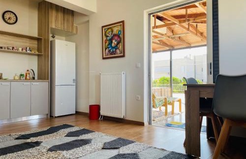 Agia Paraskevi Apartamento | 地铁站旁,免费停车位,距机场15分钟车程,独享80平米露台和美景,星空帐篷,舒适淋浴,宽敞3间房3张双人床公寓
