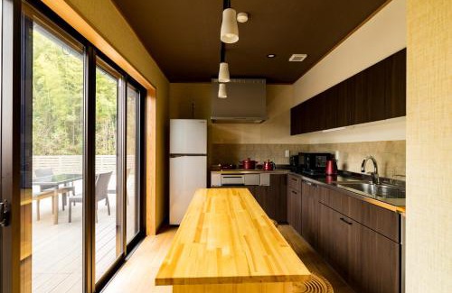 Otaki Villa | 城下町家 茶庭 飛び石 BBQ 筍 金蔵Kinzo