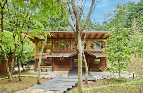 Tsuru Casa | 大自然の貸切Villa 都心から90分 最大10名 貸切サウナ 完全プライベート空間
