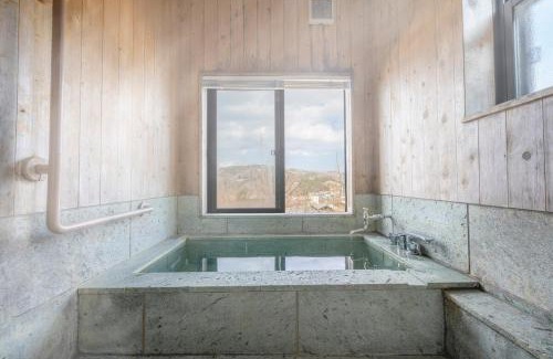 Izu Casa | 天然温泉-富士山パノラマビュー-プライベートデッキで非日常体験を-伊豆の温泉付き貸別荘-中伊豆noie