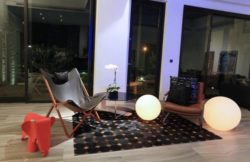 Sanxing Casa | 宜蘭包棟民宿 水明漾私人villa 歡唱l電動麻將l全套西式廚房l腳踏車l專業吧台l泳池l烤肉BBQ