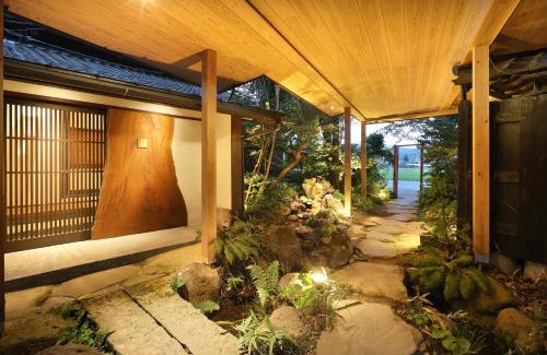 Aso Apartamento | 寝室から一望できる阿蘇山の絶景!築200年の歴史ある米蔵をリノベーションした一棟貸しの宿