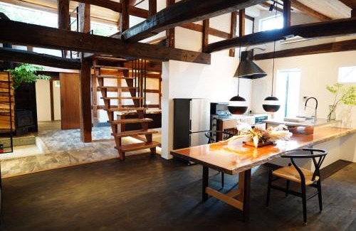 Aso Apartamento | 寝室から一望できる阿蘇山の絶景!築200年の歴史ある米蔵をリノベーションした一棟貸しの宿