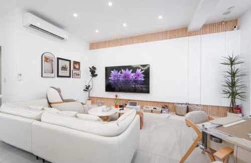 Zhongpu Villa | 微風徐徐 Breezy Stay & 漫步阿里 Annie's Home
