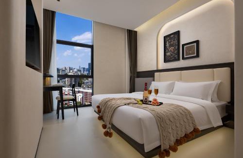 Chenghua Hotel | 成都东站西广场壹品酒店