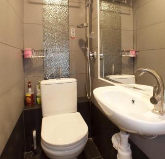 Mong Kok Casa | 旺角地铁3分钟 经济型标双房 独立卫浴 免费WIFI 2人入住 Standard Twin Rm in Mong Kok for 2 Guests-3min to MTR and Private Bathroom