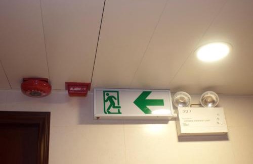 Mong Kok Casa | 旺角地铁3分钟 经济型标双房 独立卫浴 免费WIFI 2人入住 Standard Twin Rm in Mong Kok for 2 Guests-3min to MTR and Private Bathroom
