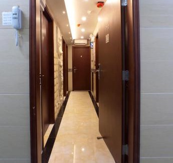 Mong Kok Casa | 旺角地铁3分钟 经济型标双房 独立卫浴 免费WIFI 2人入住 Standard Twin Rm in Mong Kok for 2 Guests-3min to MTR and Private Bathroom