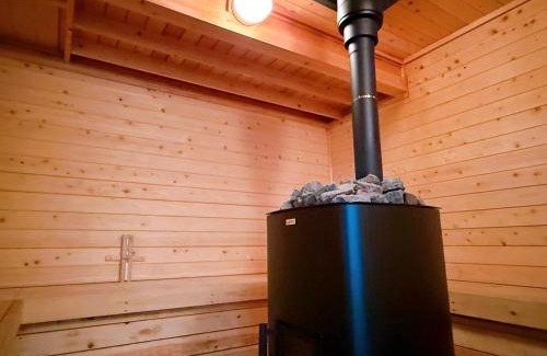Tsuru Casa | 森のぽつんとリゾート貸切Villa 最大10名 都心から90分 10人inプライベートサウナ 雨でもBBQ にぎわいOK 完全プライベート空間