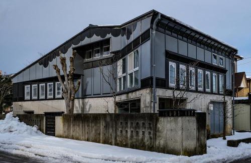 Joetsu Apartamento | 浮遊のいえ 建築家原広司の住宅作品 Floating House A Private Stay in the Art of Architect Hiroshi Hara