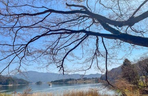 Fujikawaguchiko Villa | 湖畔に佇む河口湖を一望できる絶景の宿 湖畔コテージ smile