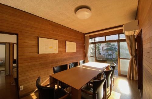 Ninomiya Casa | 湘南ソラル〜二宮の高台・アートな庭付き日本家屋121㎡／高速WiFi／芝生ドッグラン・ピザ窯BBQ有
